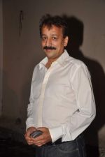 Baba Siddiqui at the Telly Chakkar_s New Talent Awards in Mehboob on 16th Sept 2011 (46).JPG